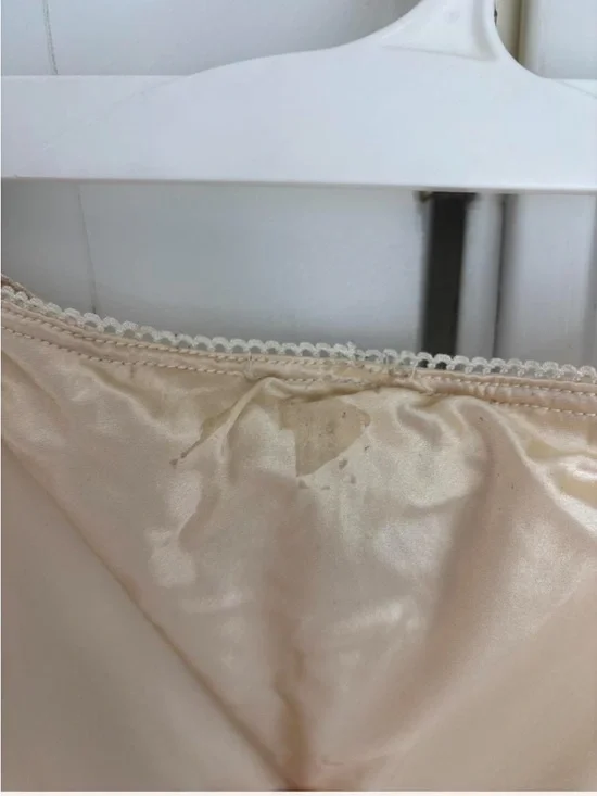 Reformation Layla silk skirt in color sugar - Picture 7 of 7